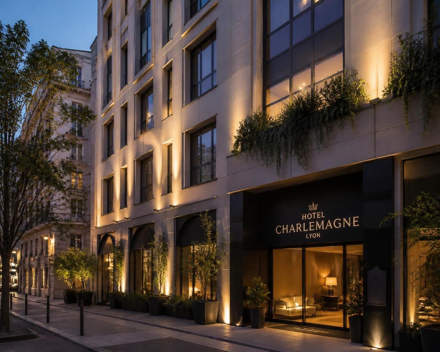 découvrez l'hôtel charlemagne à lyon, un établissement au charme unique en 2026, alliant confort moderne et ambiance historique au cœur de la ville.