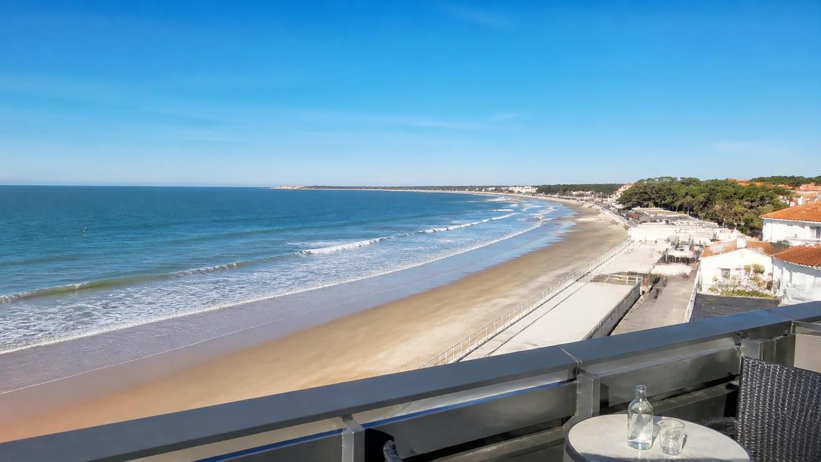 découvrez un hôtel confortable à la tranche-sur-mer, idéal pour des vacances réussies alliant détente, plage et charme local.